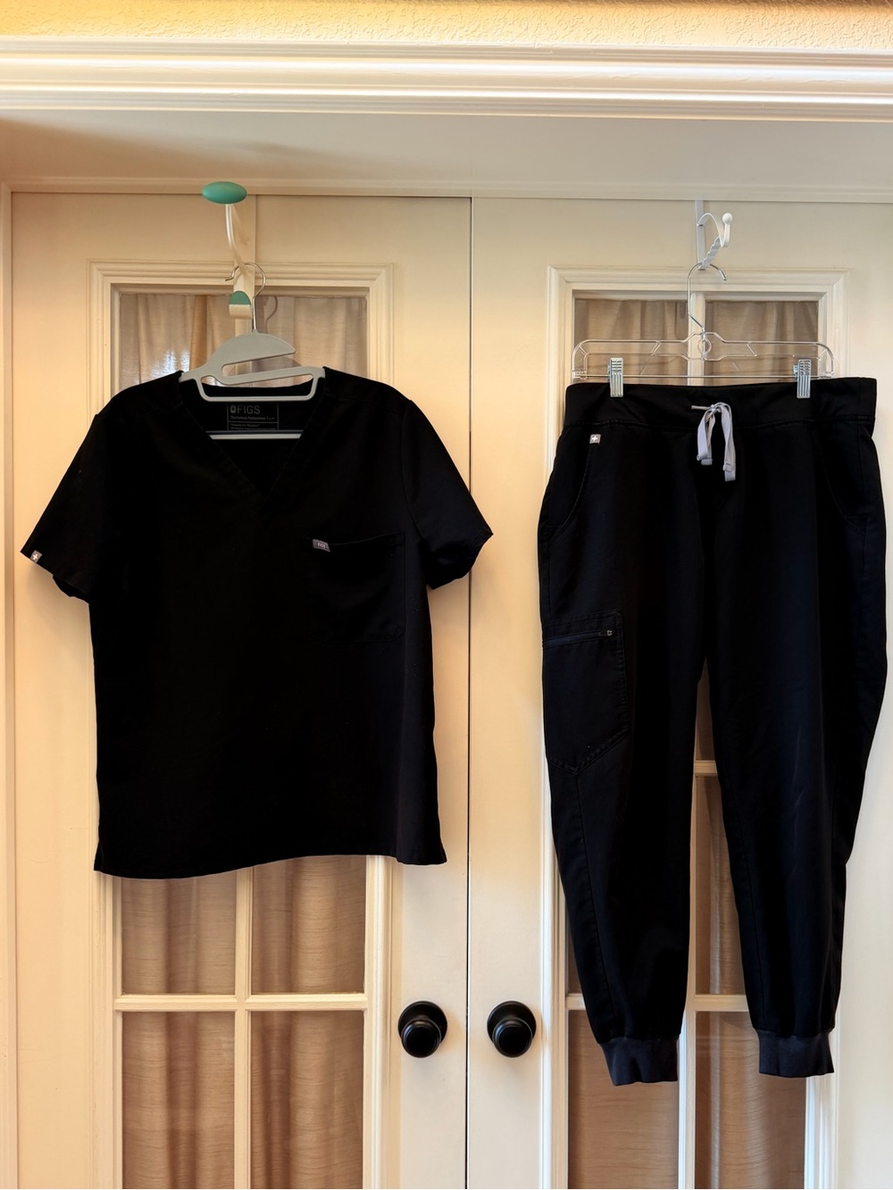 LARGE PETITE Black Women’s Figs Scrub Set w/ Joggers EUC